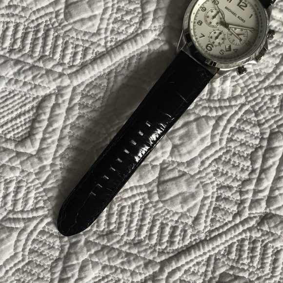 Men’s Women’s Unisex Michael Kors Oversized Runway Watch - Picture 7 of 7